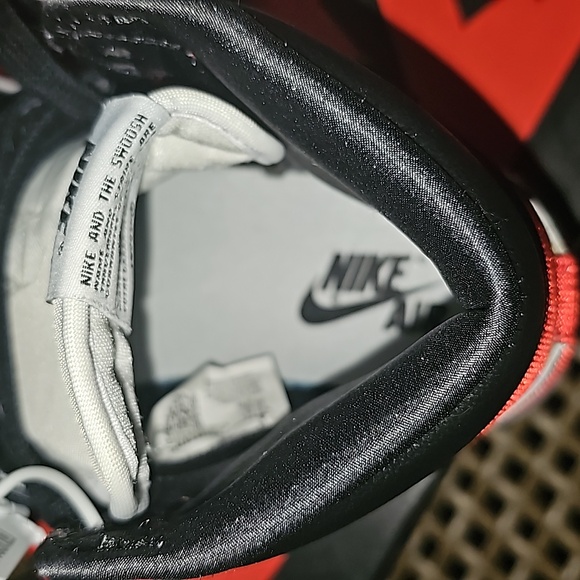 WMNS Air Jordan Retro High Satin Black Toe - Picture 11 of 14